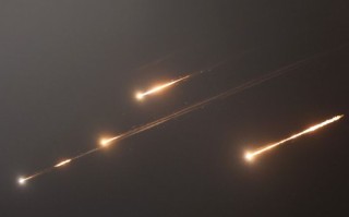伊朗以导弹齐射回应以色列的大规模袭击