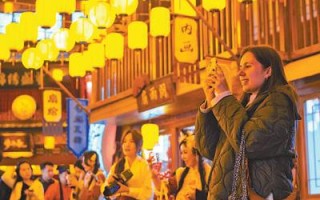 体验“中国年”！春节假期外国人来华旅游升温