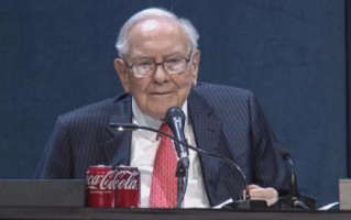 巴菲特要求董事会在年底任命阿贝尔为伯克希尔CEO