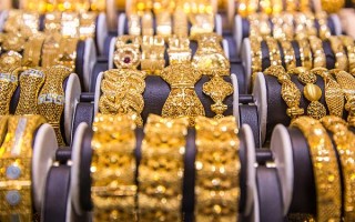 金价回调，部分品牌金饰价格跟跌！上车还是离场？