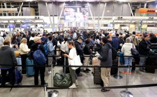 航空公司开始慢慢复飞 此前技术故障导致全球航空出行陷入混乱